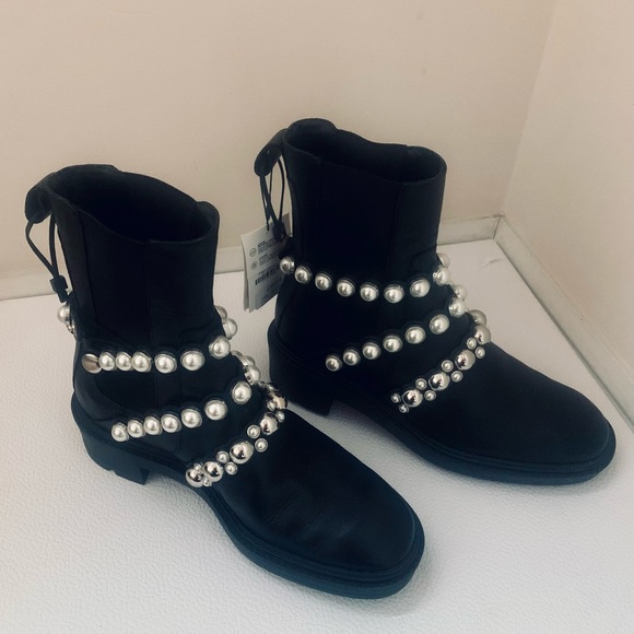 Zara Shoes - ✨HOT 💖 pick✨NWT Zara Black Leather Pearl & Stud Ankle Boots Size 6